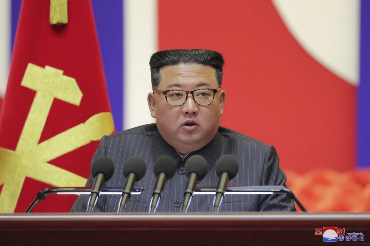 Kim Čong-un počas šírenia covidu dostal „horúčku“, priznala jeho sestra​