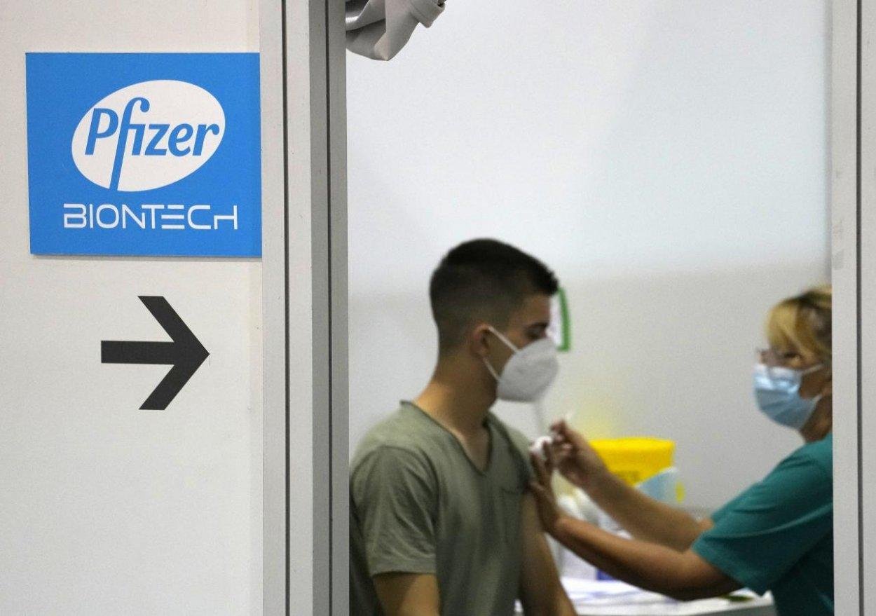 BioNTech/Pfizer skúma účinok svojej vakcíny proti novému variantu SARS-CoV-2