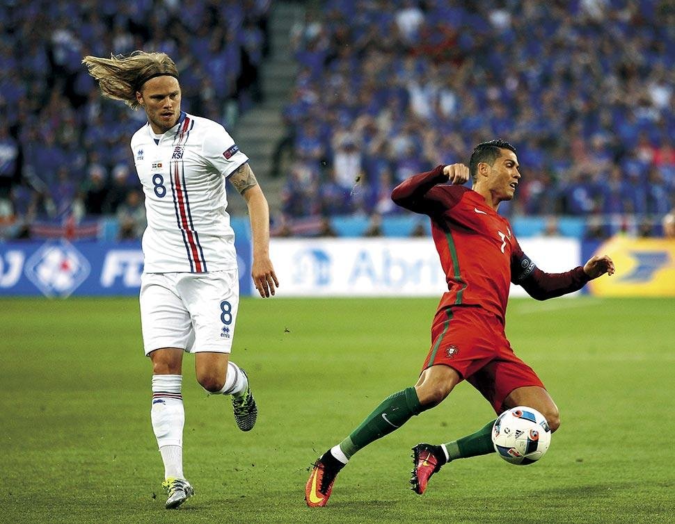 Futbalové simulovanie očami ekonóma