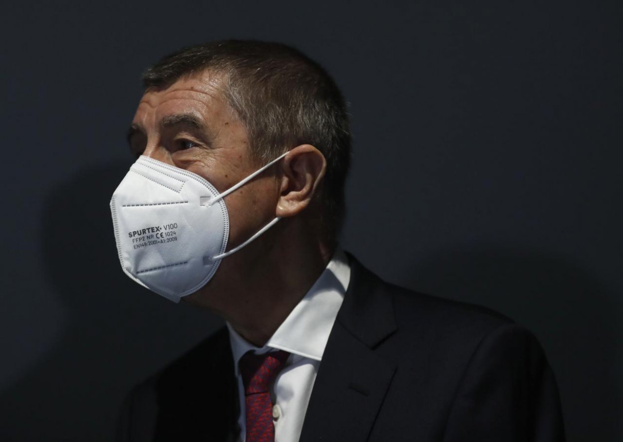 Česko vyhostí 18 ruských agentov. Mali sa podieľať na výbuchu muničného skladu