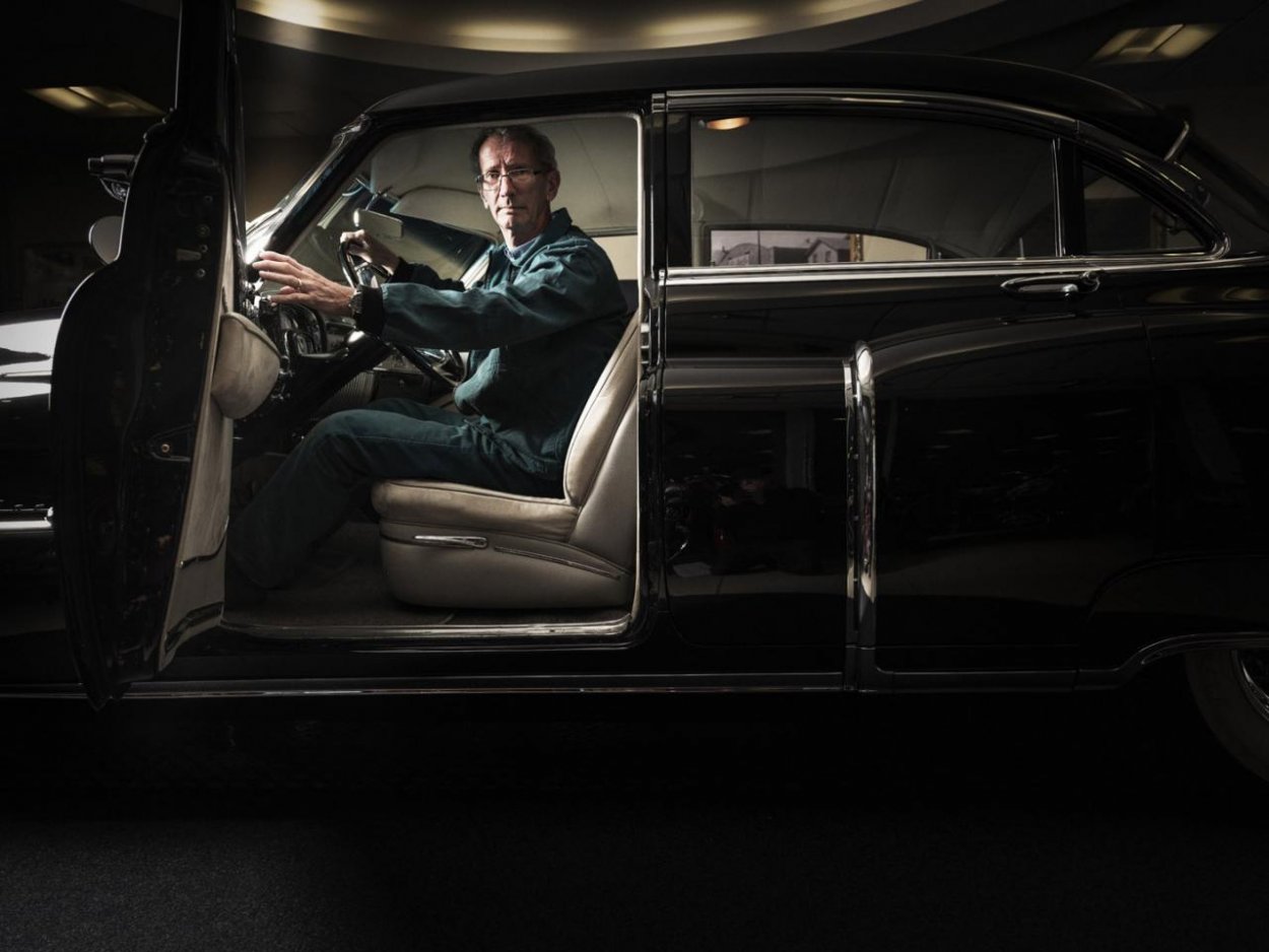 Garáží pre veterány nie je nikdy dosť. Reportáž o zberateľoch starých áut a motoriek