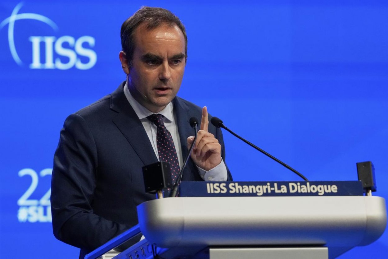 Macron vymenoval za nového premiéra ministra obrany Sébastiena Lecornua