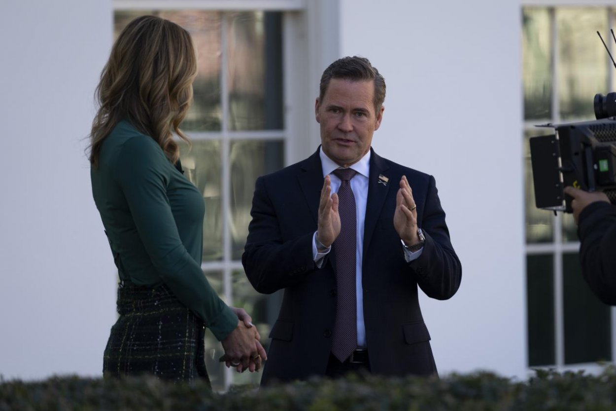 Spiegel: Súkromné údaje Waltza, Hegsetha a Gabbardovej sú prístupné na internete