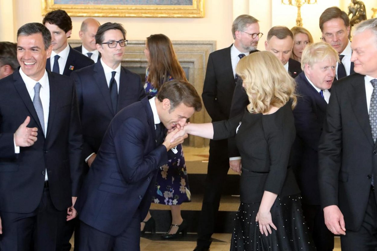 Francúzskeho prezidenta Macrona pozvala Zuzana Čaputová na Slovensko