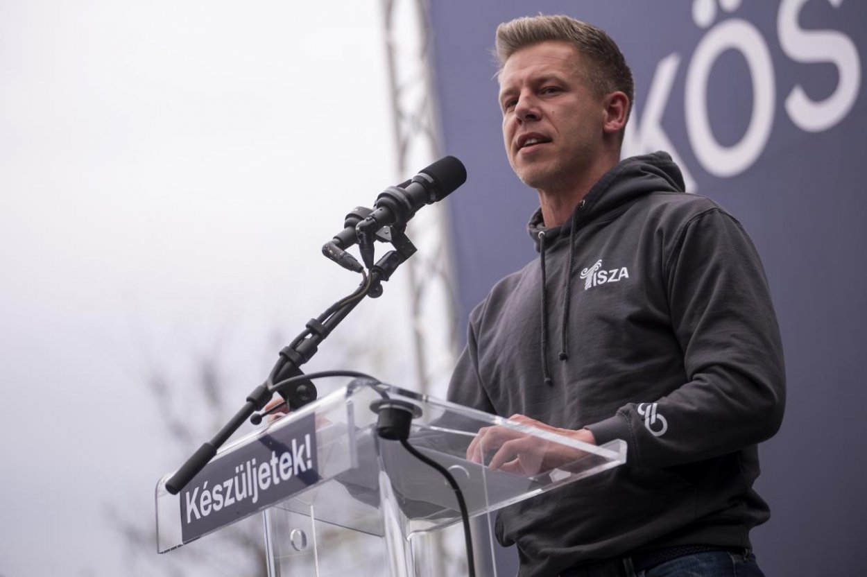 Systém v Maďarsku je potrebné zmeniť pokojne a zodpovedne, vyhlásil Magyar