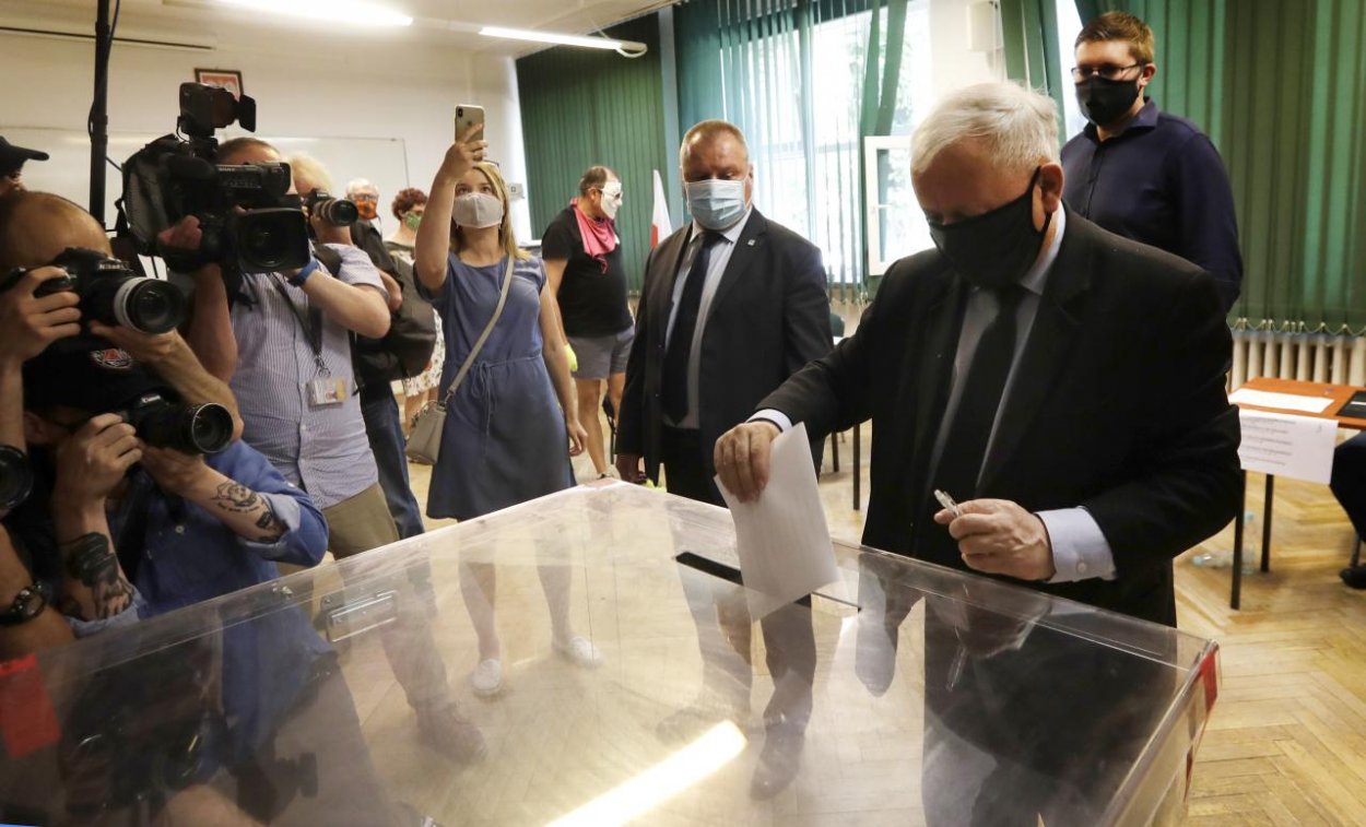 Poliaci hlasujú v prezidentských voľbách