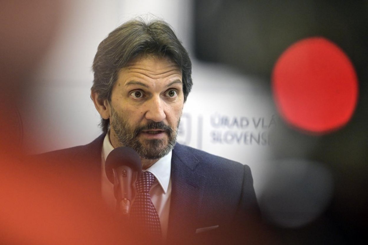 Zbrojár a lobbista. Ministrovi Kaliňákovi chodili Strnadove peniaze