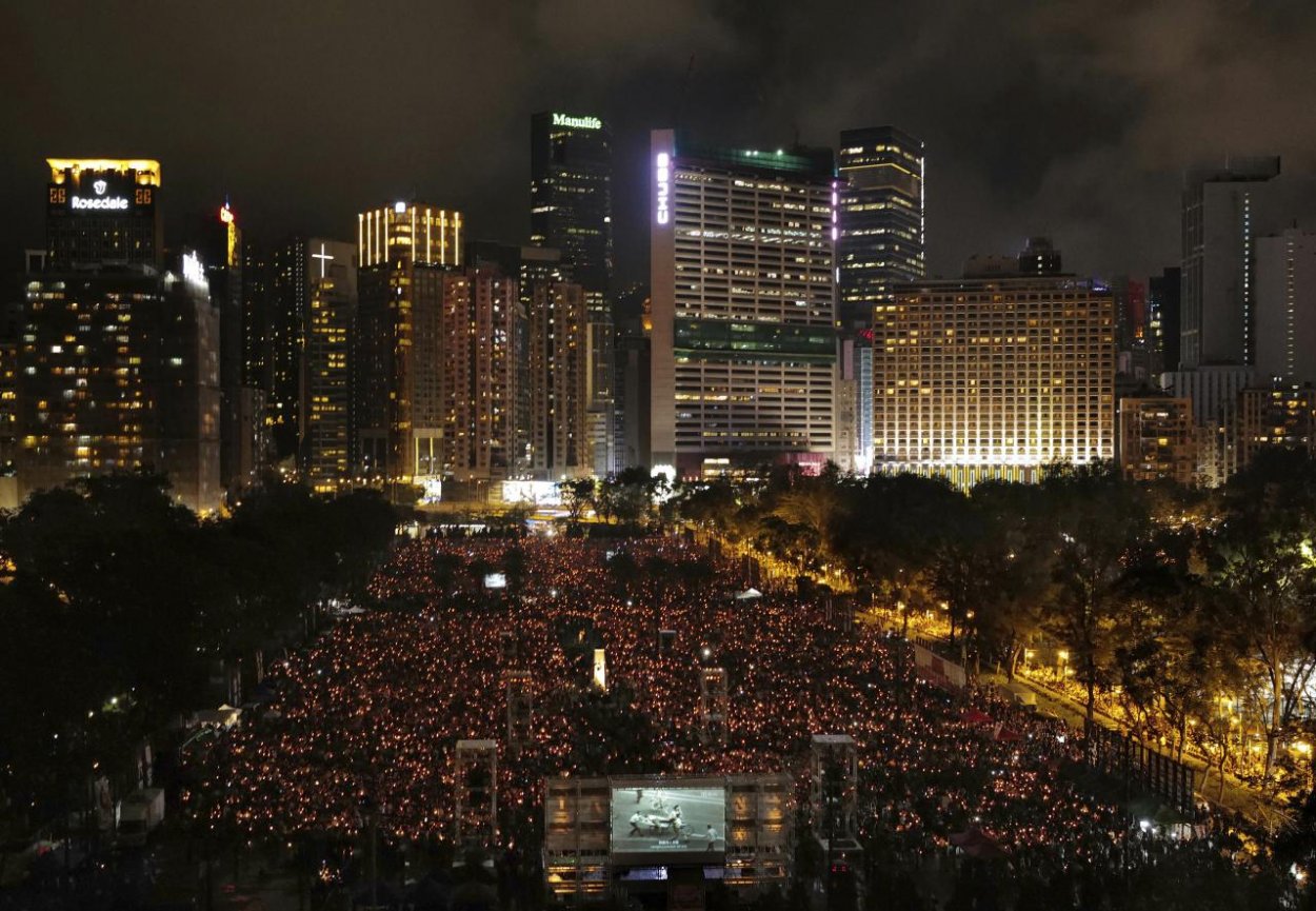 Na pekinský masaker spomínalo v Hongkongu viac ako 180-tisíc ľudí