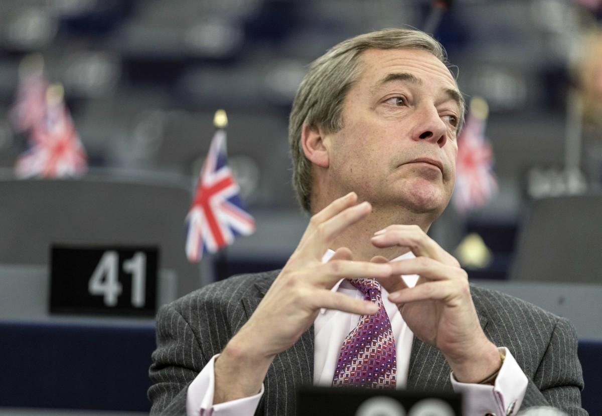 Otec brexitu Farage: zbyly mu jen gin, dluhy a hořkost. Adrenalin zmizel