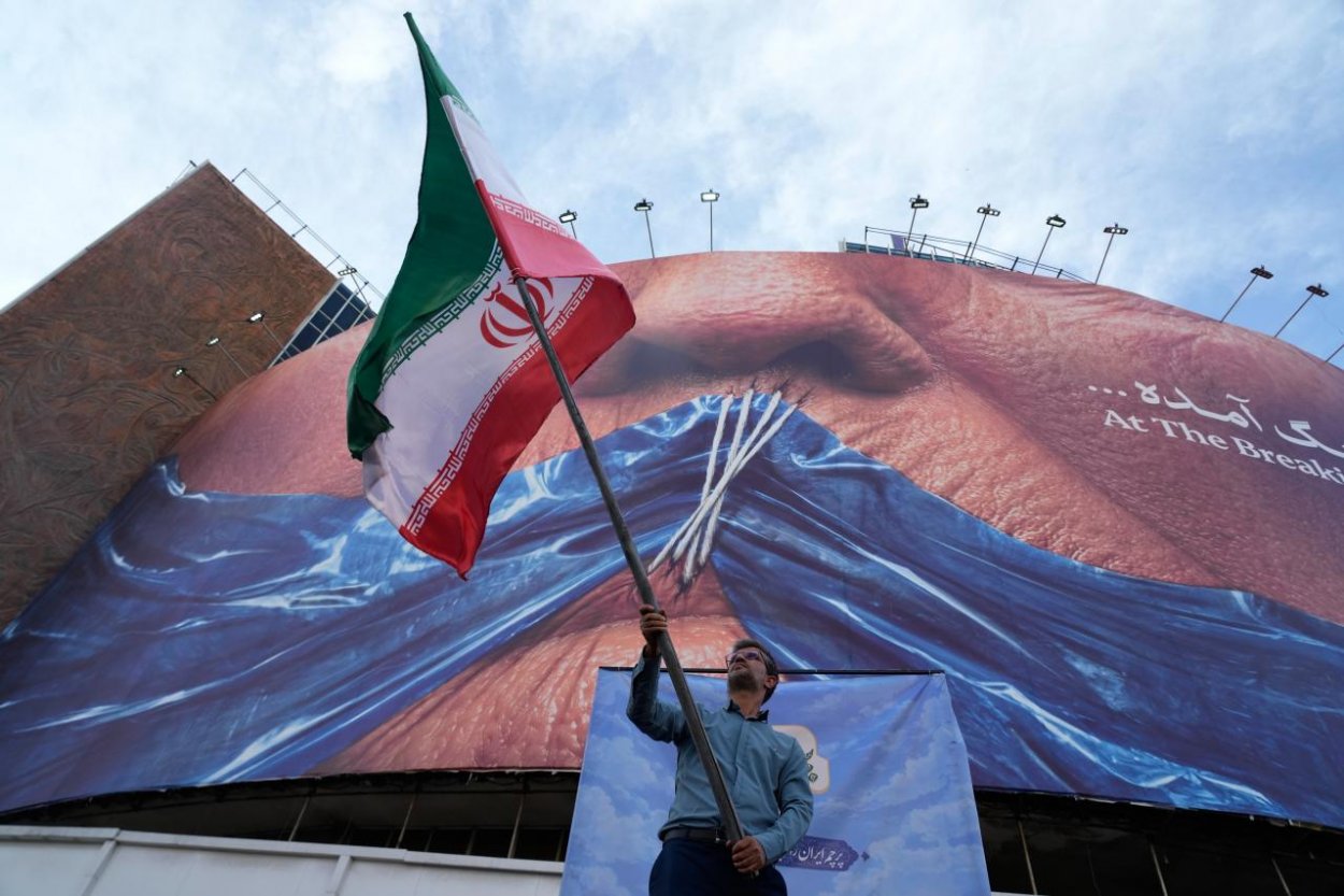 Udalosť dňa: USA napriek prímeriu útočili na Irán a uvalili sankcie na iránsky úrad dohliadajúci na Hormuzský prieliv