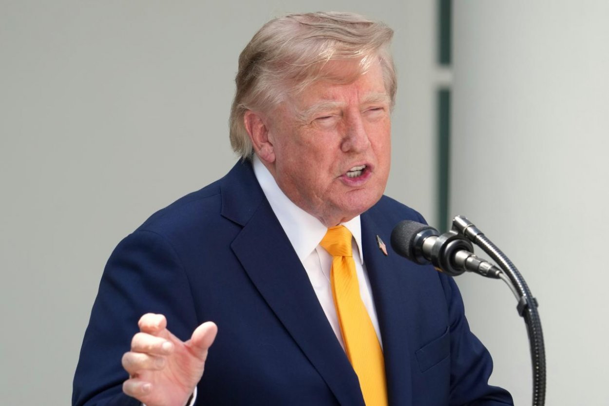 Trump sa chystá na hromadné zrušenie víz, týkať sa bude až 200.000 osôb