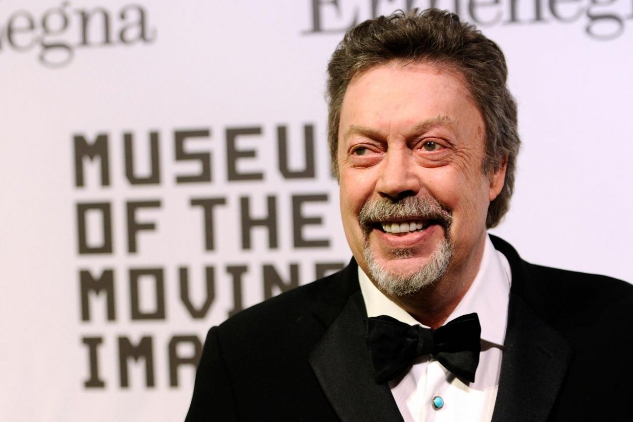 Herec Tim Curry zomrel vo veku 80 rokov