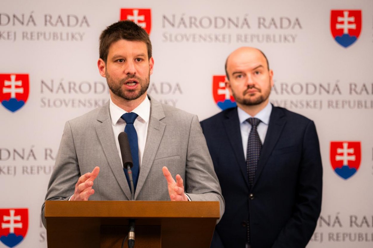 PS, SaS aj KDH podporia návrh hnutia Slovensko o zmrazení platov poslancov