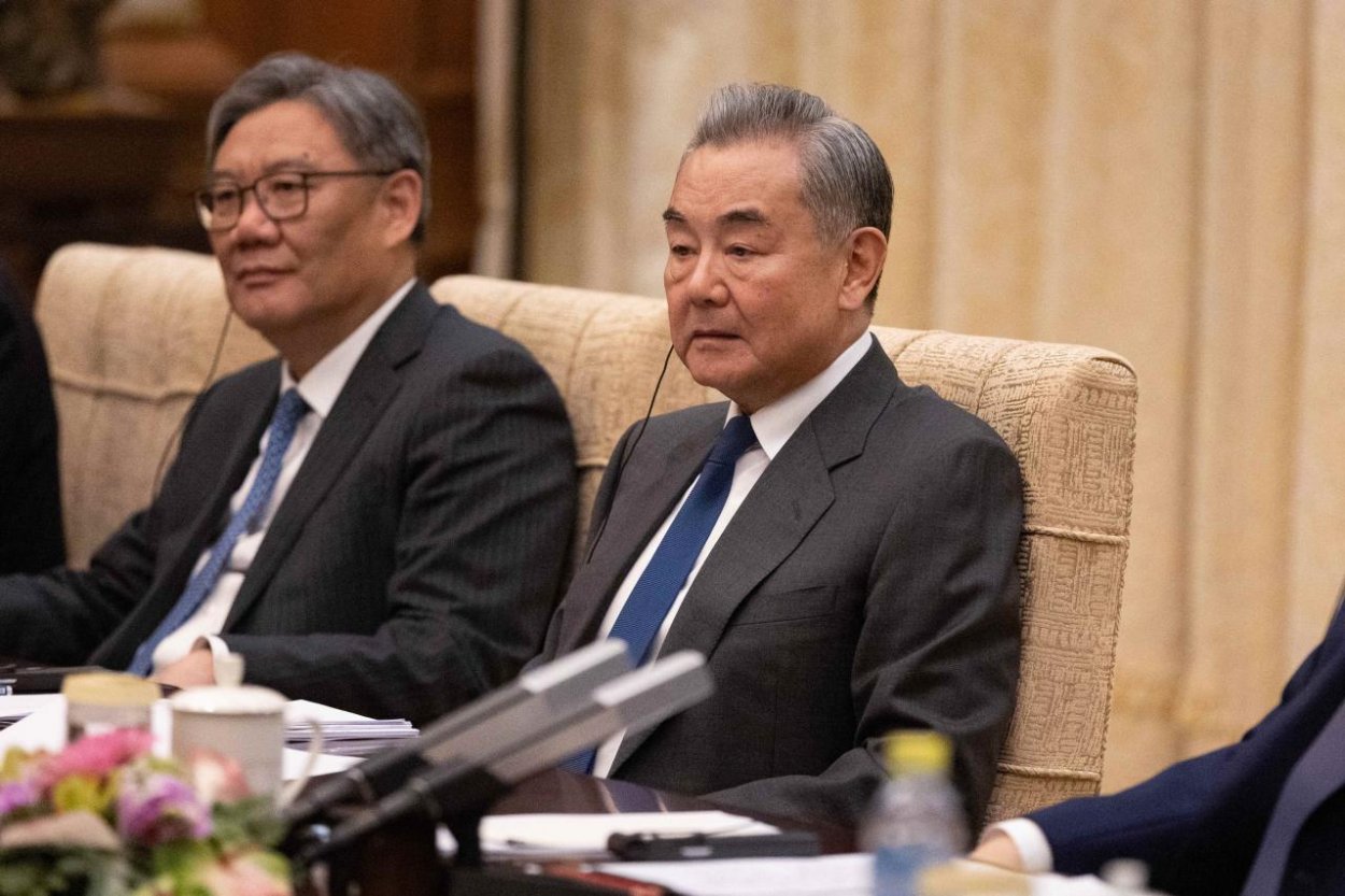 Čína podporuje Irán v „obrane suverenity“ pred útokmi USA a Izraela