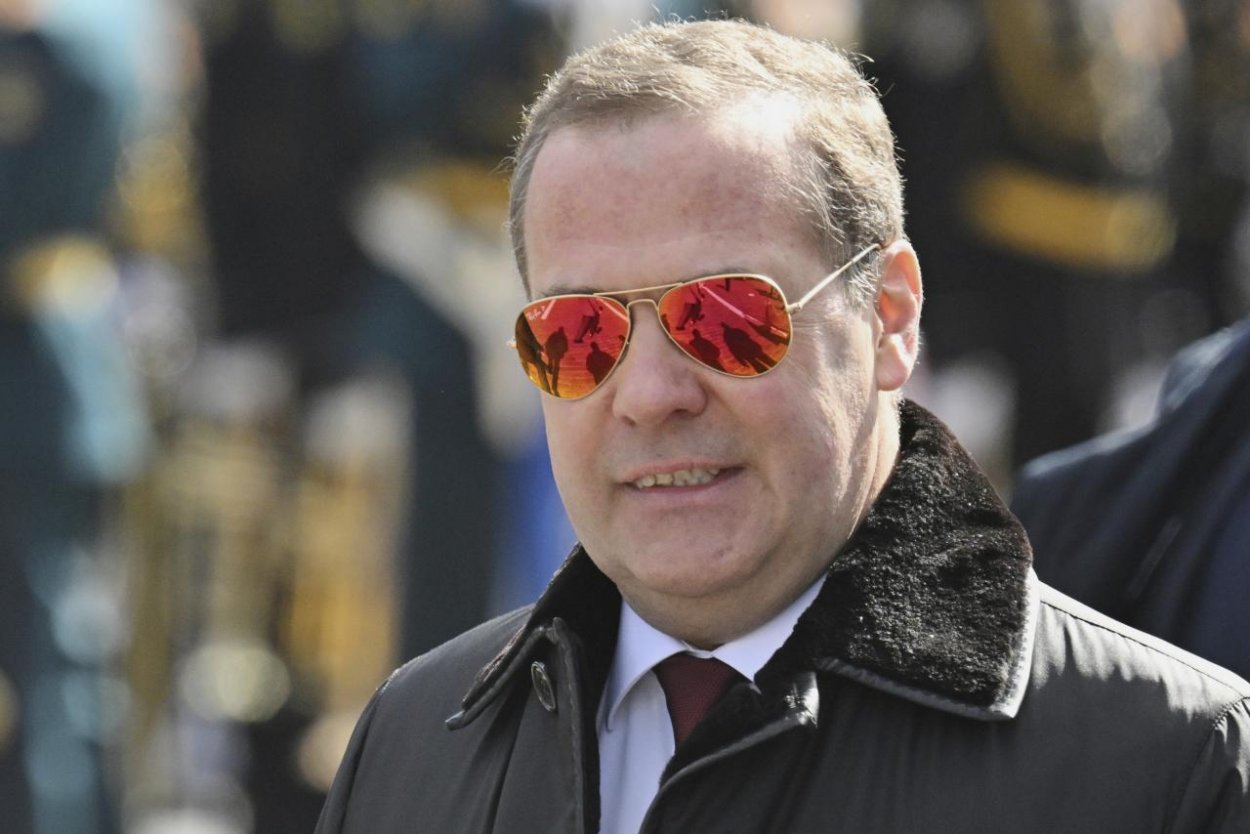 Bývalý ruský prezident Medvedev hrozí Trumpovi treťou svetovou vojnou