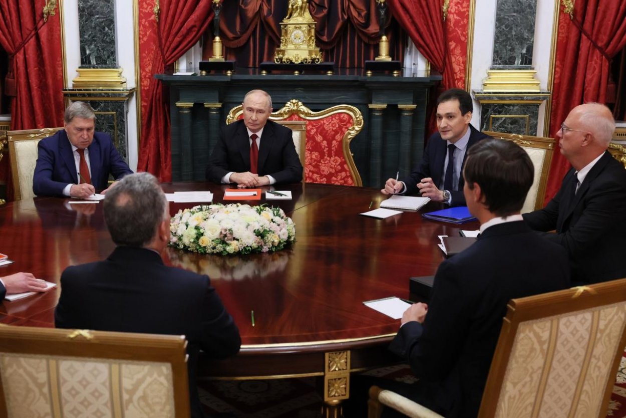 Vyslanci USA s Putinom rokovali viac ako tri hodiny o „konkrétnych plánoch“ pre Ukrajinu, teraz mieria do Kyjeva
