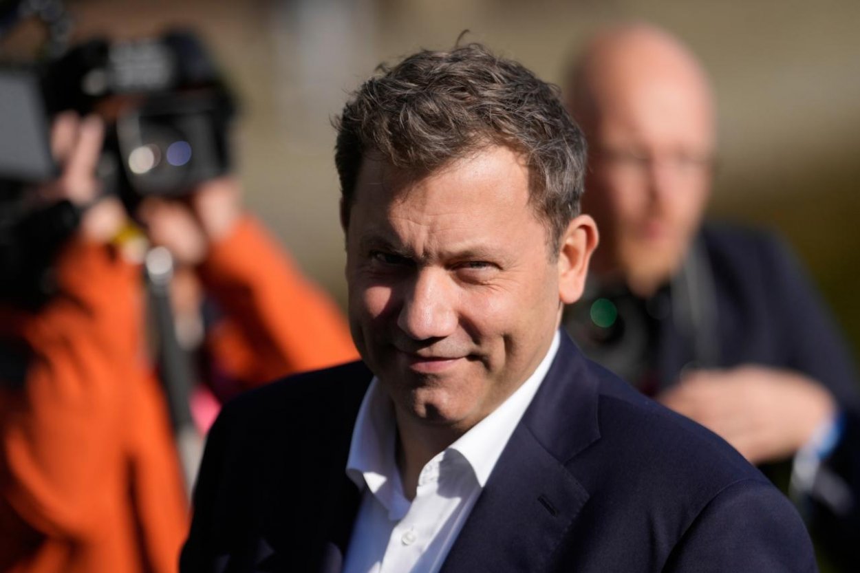 Nemecký vicekancelár Klingbeil chce preveriť možnosť zákazu AfD