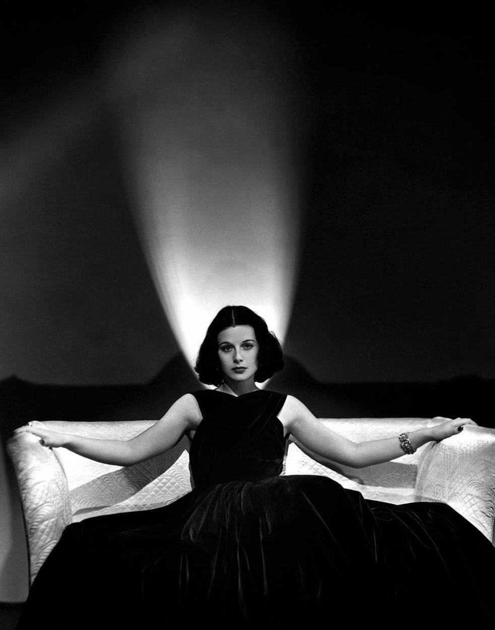 Obdivovaná herečka na plátnach Hollywoodu, vedkyňa bez vlastného laboratória, bojovníčka proti nacizmu vyhnaná z vlasti