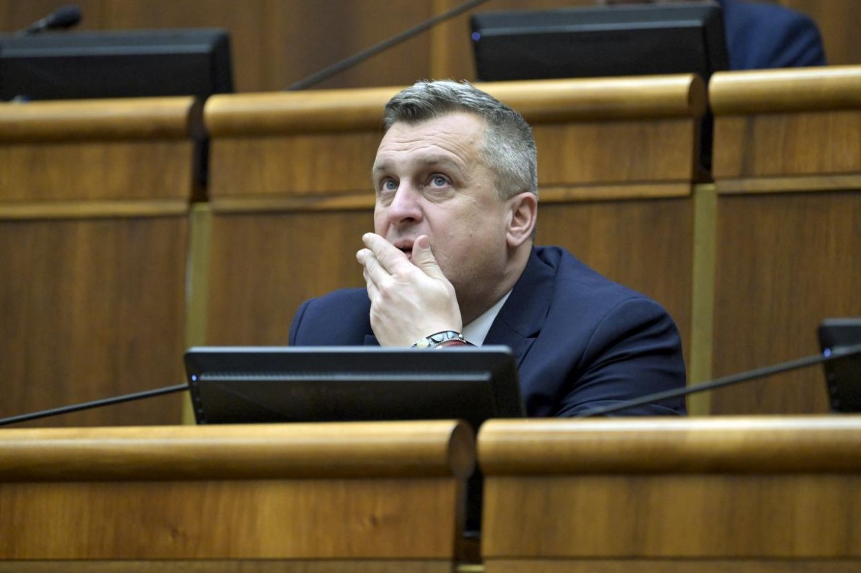 Demokracia nie je najlepším nástrojom, stačila by možno jedna politická strana, vyhlásil Danko