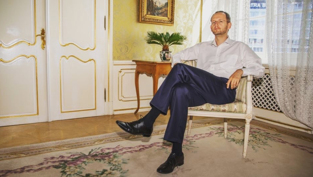 RešeršWebu #2: Úradník so spinkovačom prerazil na Instagrame