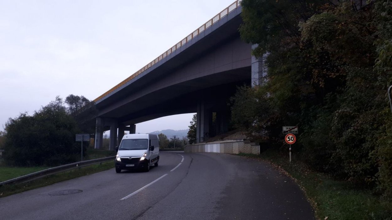 Poslanci schválili 365-dňovú diaľničnú známku aj vyššie pokuty