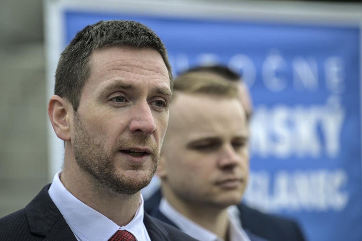 Osem slovenských europoslancov hlasovalo za pád Európskej komisie, šesť bolo proti