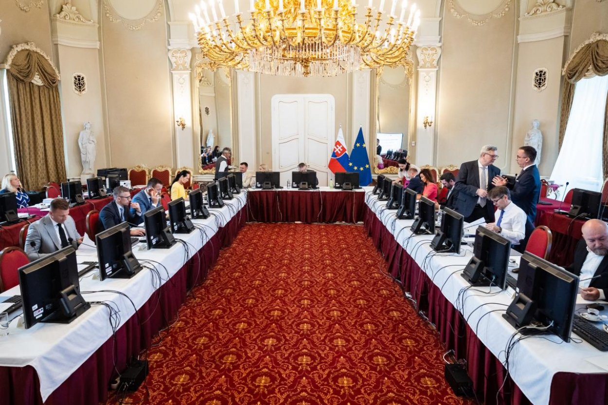 Vláda odmieta hodnotenie eurokomisie vo veci stíhania korupcie na vysokej úrovni