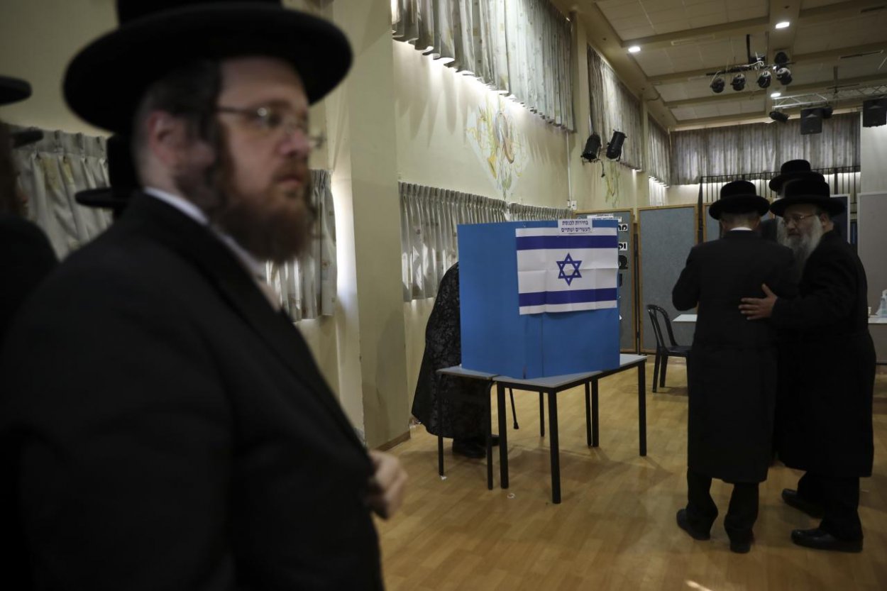 V Izraeli podľa exit pollov Beny Ganc porazil Netanjahua