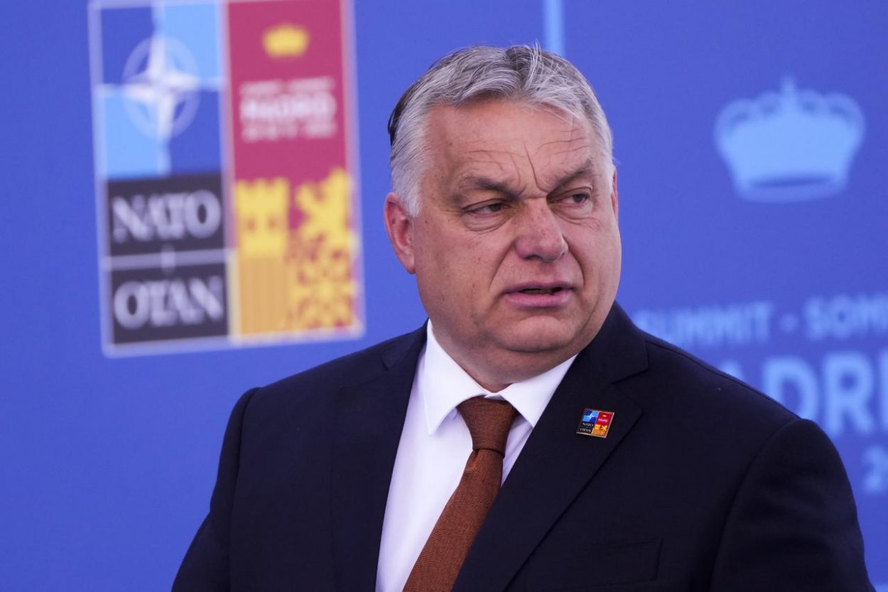 V Rakúsku sa zdvihla vlna kritiky za to, že rakúsky kancelár Nehammer prijme Orbána