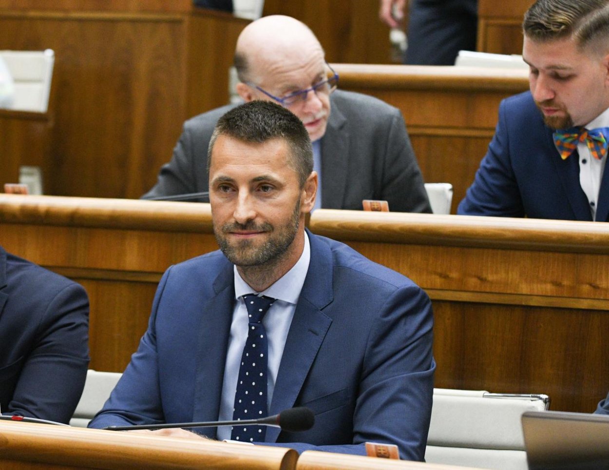 Školy by mohli byť otvorené od 1. júna, myslí si Marián Viskupič