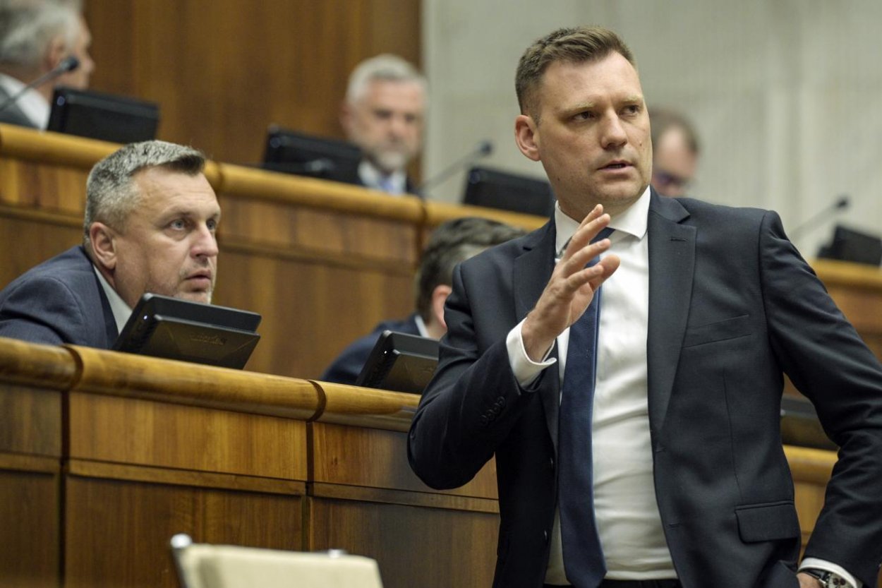 Fico kvôli Tarabovi zvoláva stretnutie troch najvyšších ústavných činiteľov