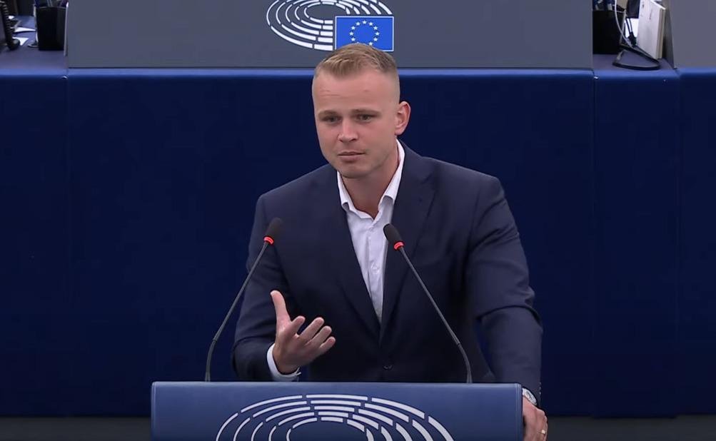 Mazurek v Europarlamente: Zastaviť vás, zbaviť sa vašej moci, to je prvý krok k obnoveniu európskej ekonomiky