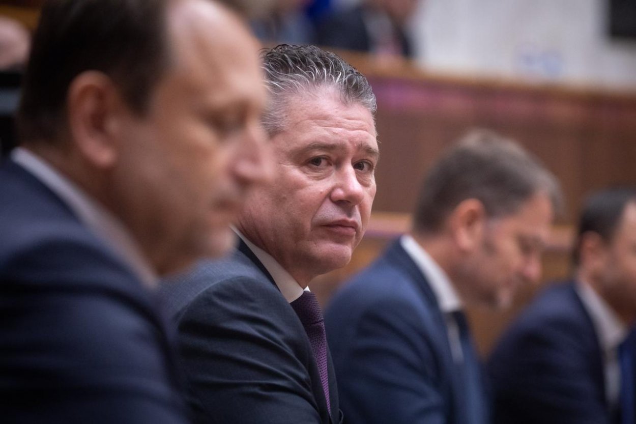 Kauza prešovskej nemocnice je podľa Mikulca na odstúpenie ministra obrany
