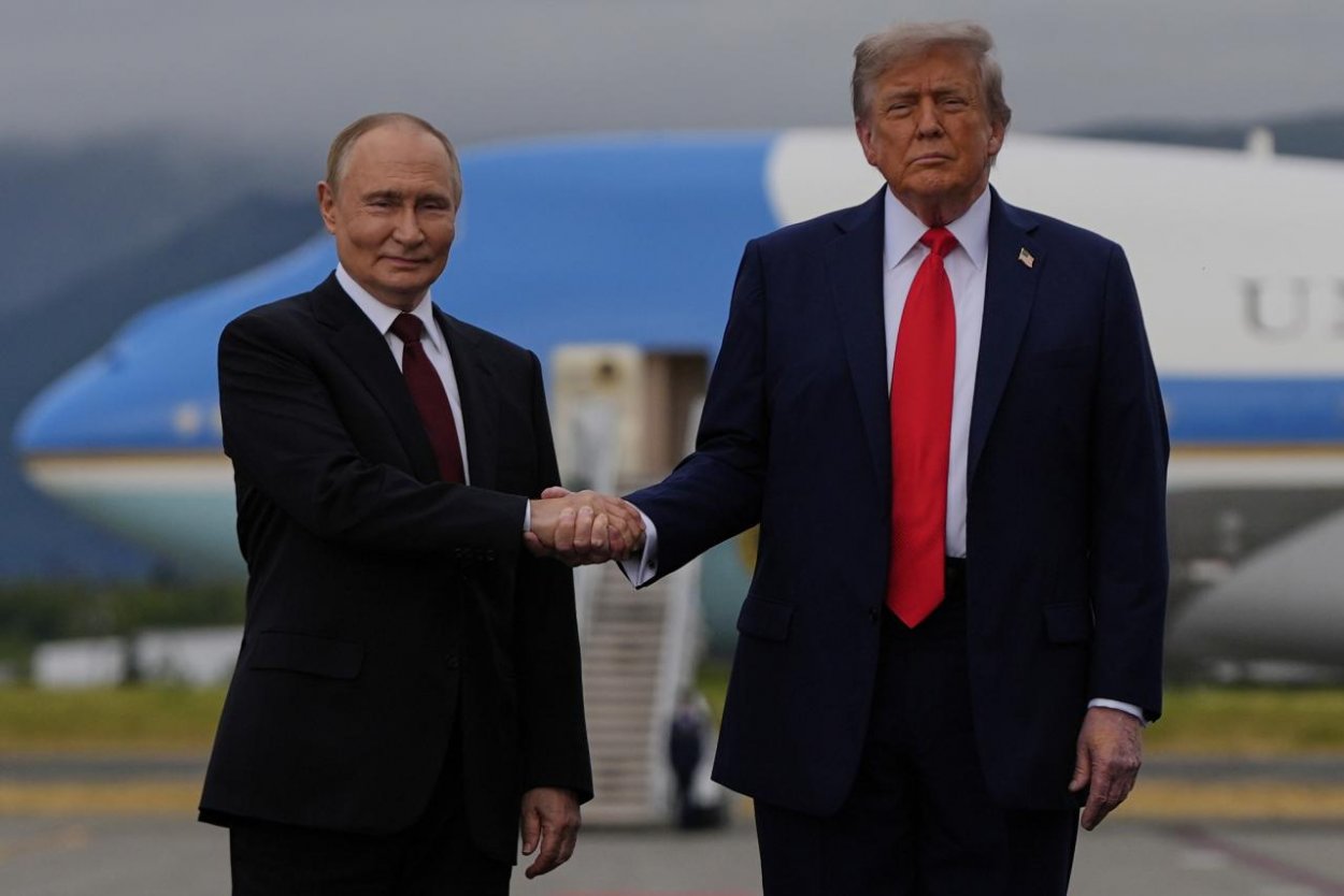 Summit Trump – Putin na Aljaške zaplavilo množstvo dezinformácií, uvádza NewsGuard