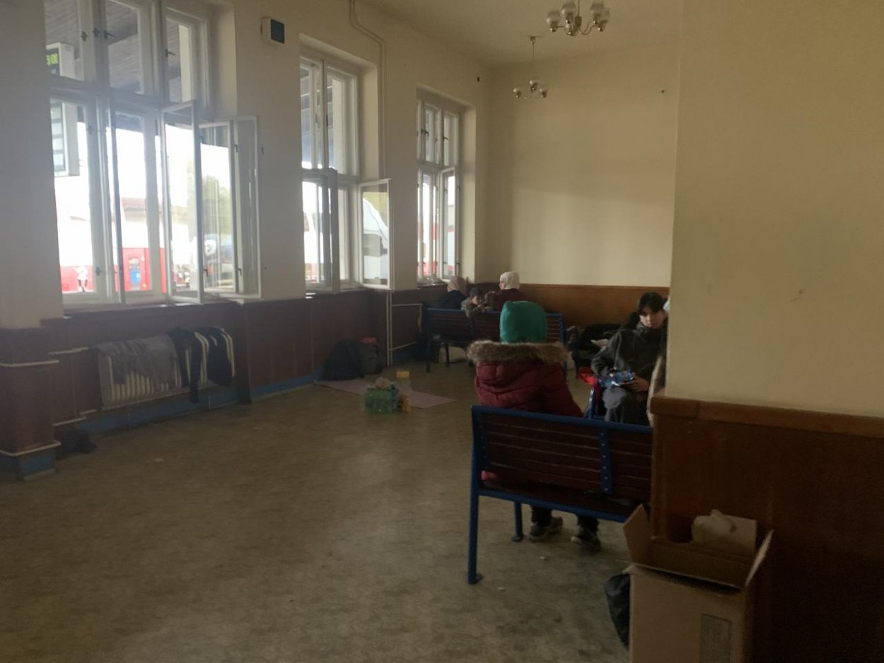 Utečenci v Kútoch sú v kritickej situácii. Porušuje Česko dobré mravy?