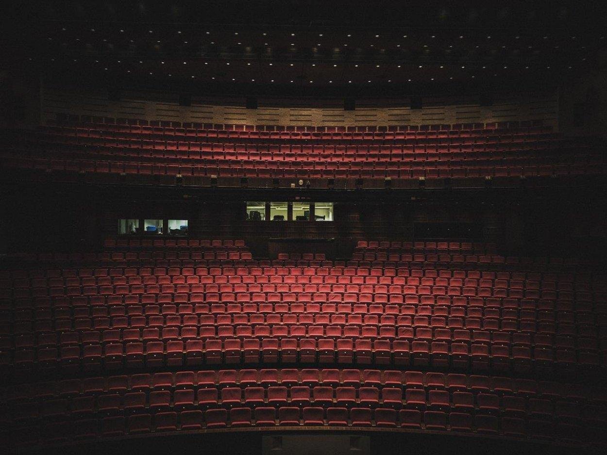 Pri 50 divákoch nemá zmysel hrať veľké inscenácie, upozorňuje SND