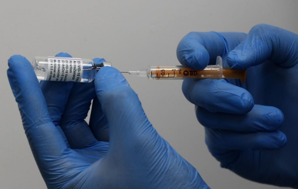 AstraZeneca a krvné zrazeniny. EMA vyriekla verdikt o vakcíne, ktorou sa u nás zaočkovalo vyše 237-tisíc ľudí