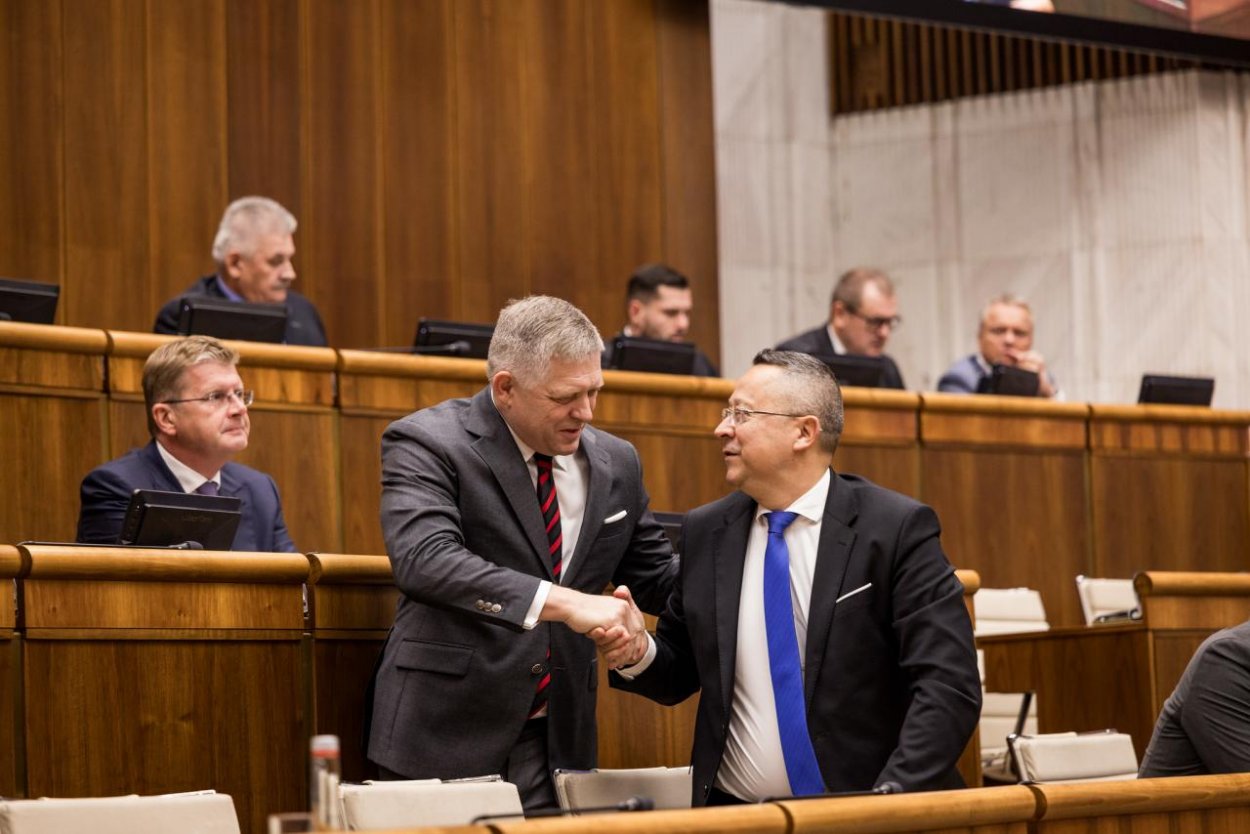 Dáta bez pátosu: Nikomu vo vláde stále netrkne, že je fakt zle?