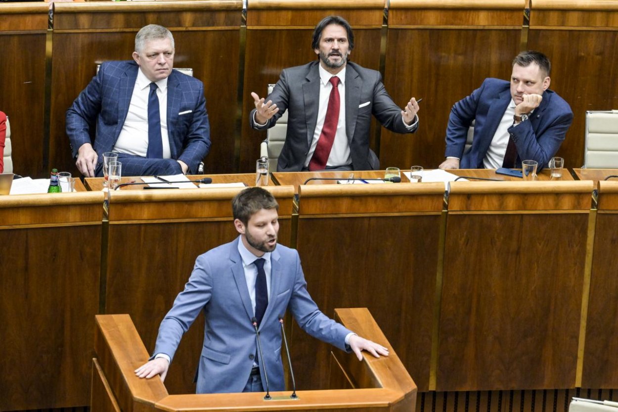 Šimečka: Príčinou 20 rokov úpadku krajiny je, že premiér Fico venoval energiu transformácii štátnych peňazí na súkromné