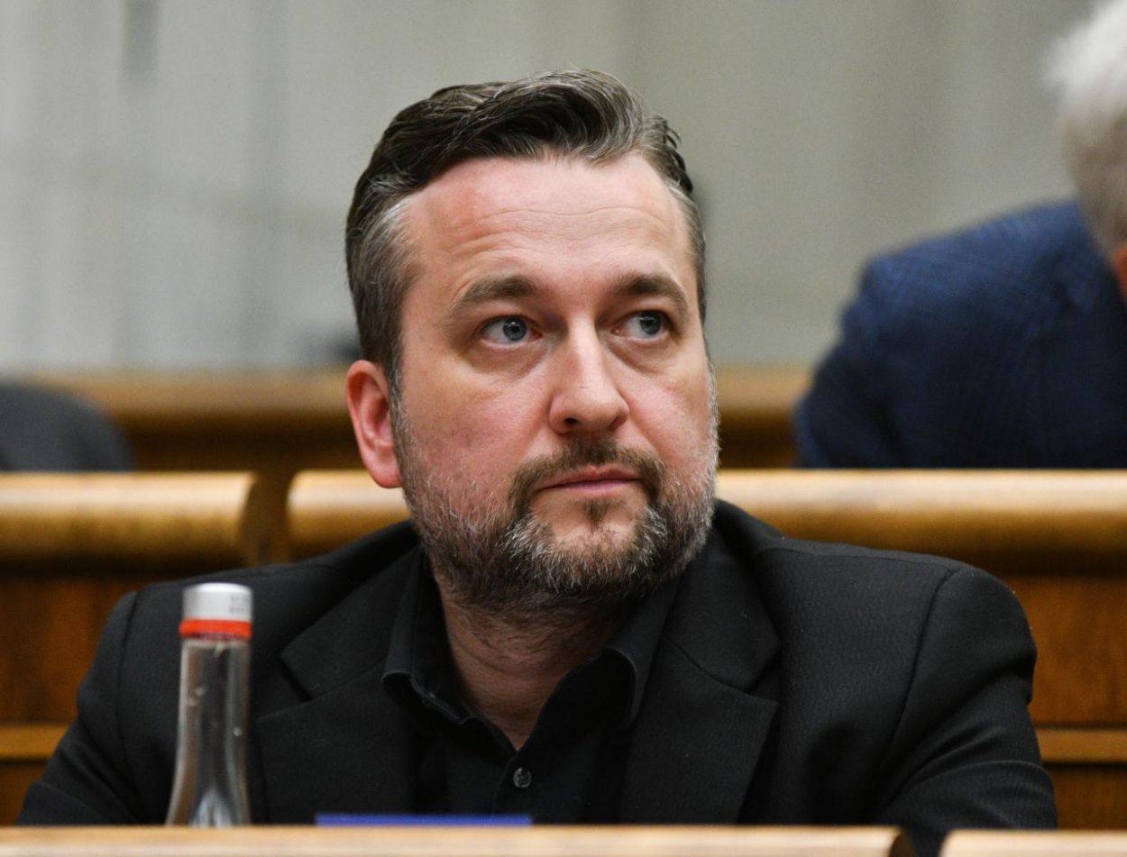 O návrhu na odvolanie Blahu sa rokovať nebude, poslanci odmietli program