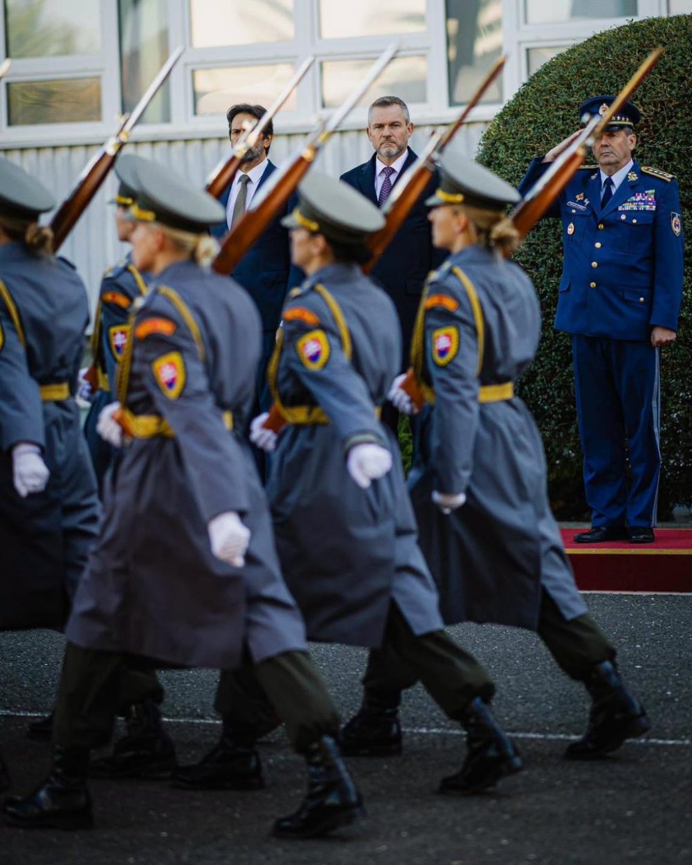 Prezident: OS SR čoskoro prevezmú ochranu vzdušného priestoru Slovenska