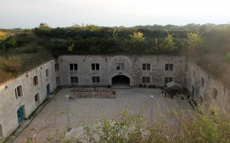 Komárno: Pevnosti i Rimania