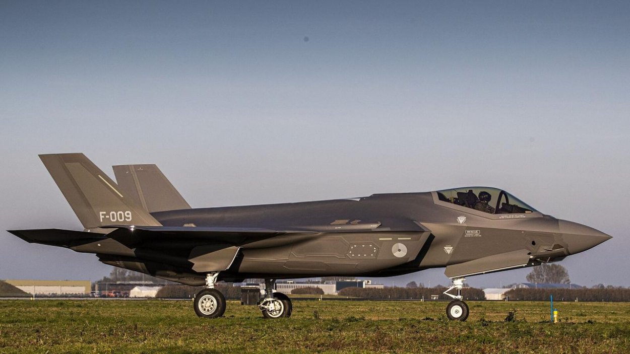 Trasy na zásobovanie Ukrajiny budú v Poľsku chrániť holandské stíhačky F-35