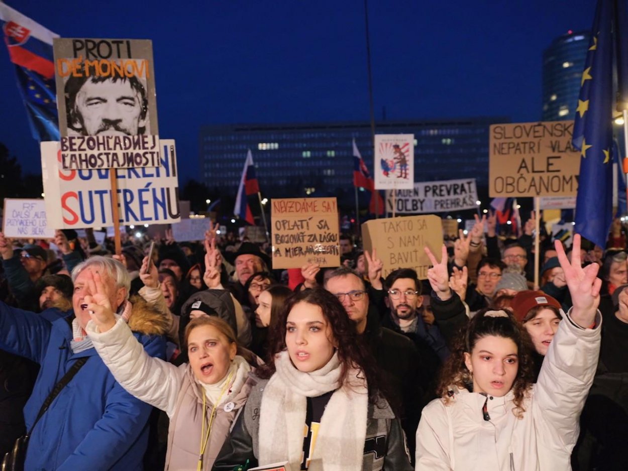 LIVE: V Bratislave podľa organizátorov protestovalo až 60-tisíc ľudí