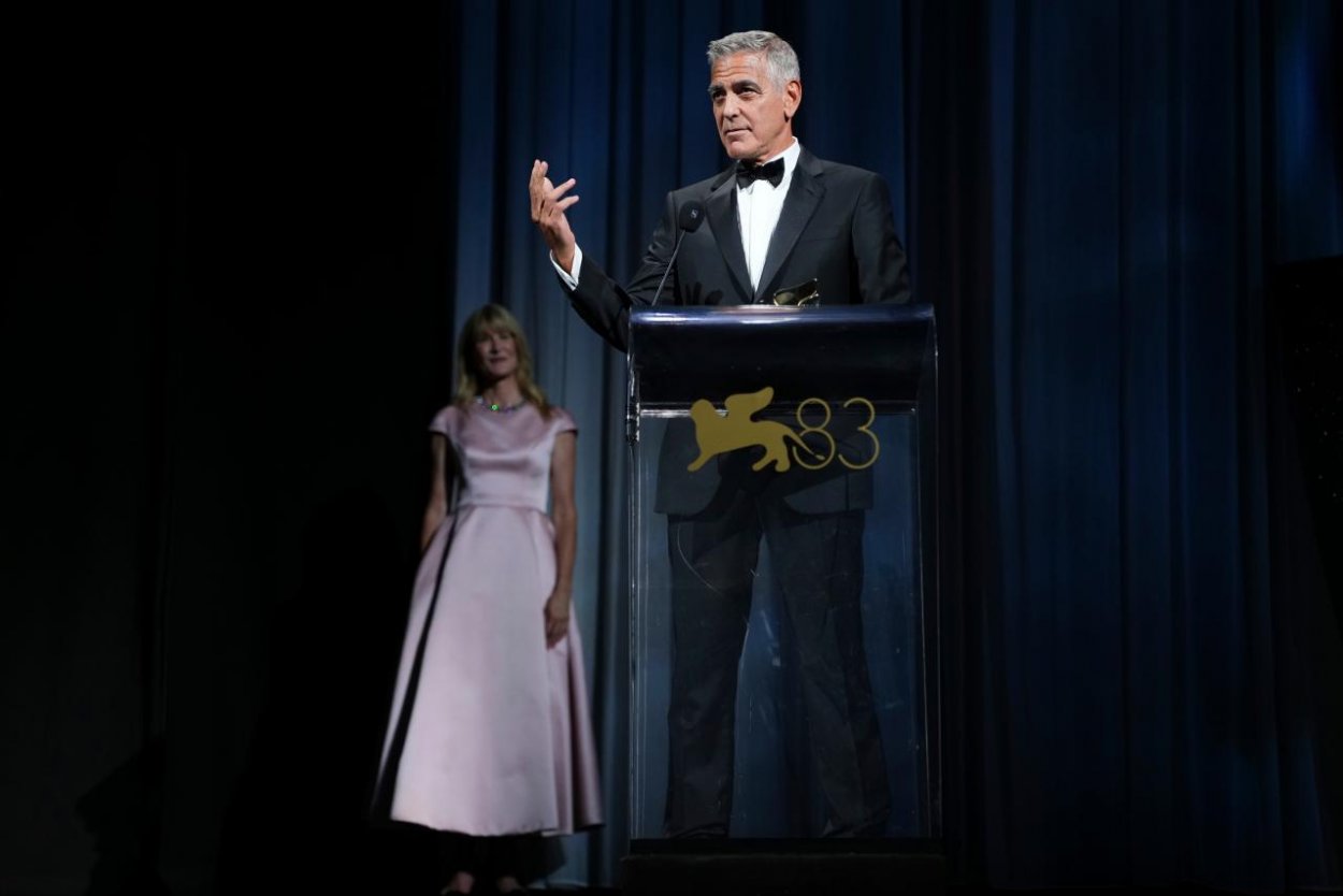 George Clooney na festivale v Benátkach: Hanbím sa, USA vedú najmenej kvalifikovaní ľudia
