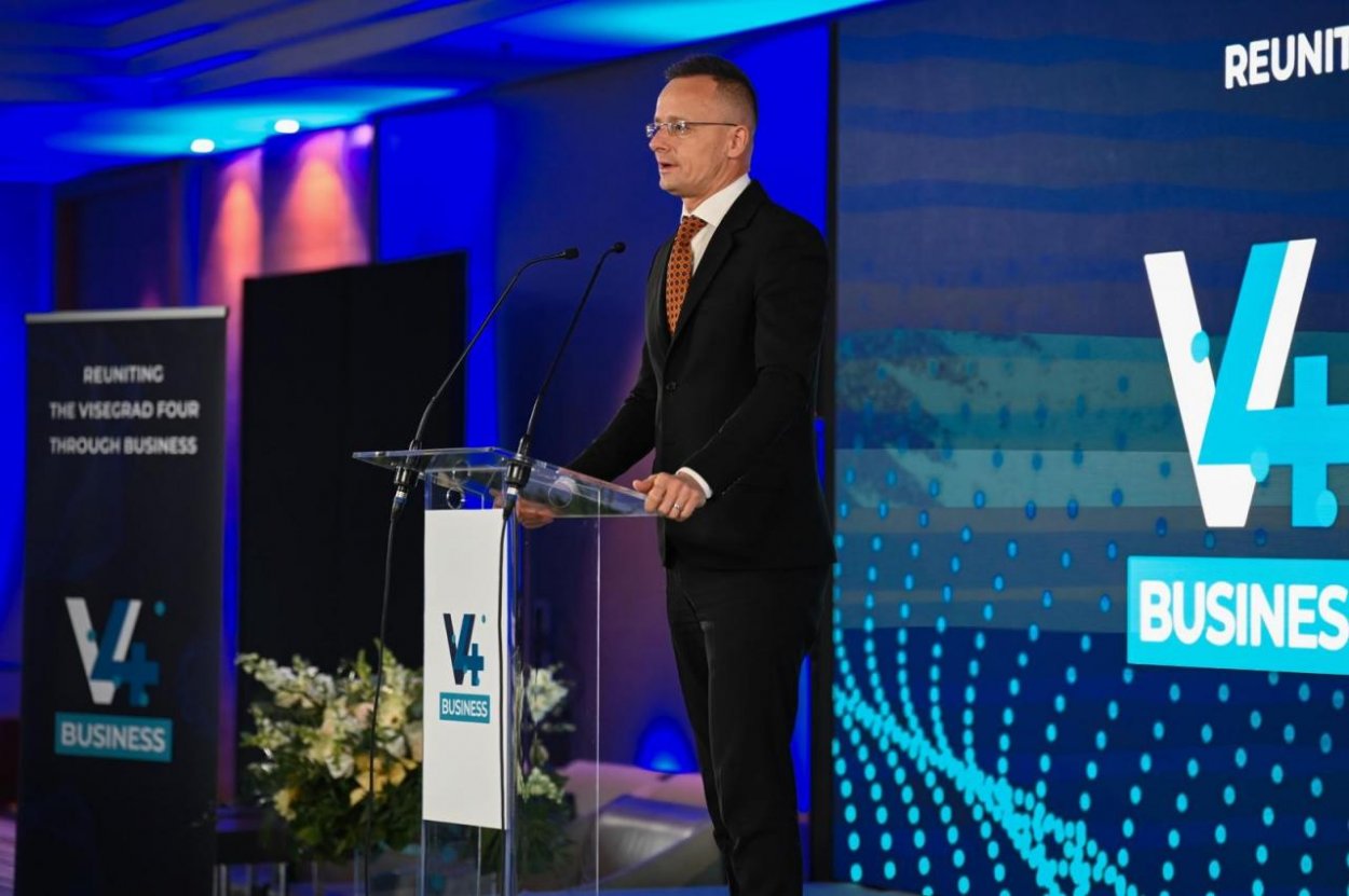 Orbán nariadil vyšetriť informácie týkajúce sa odpočúvania Szijjártóa