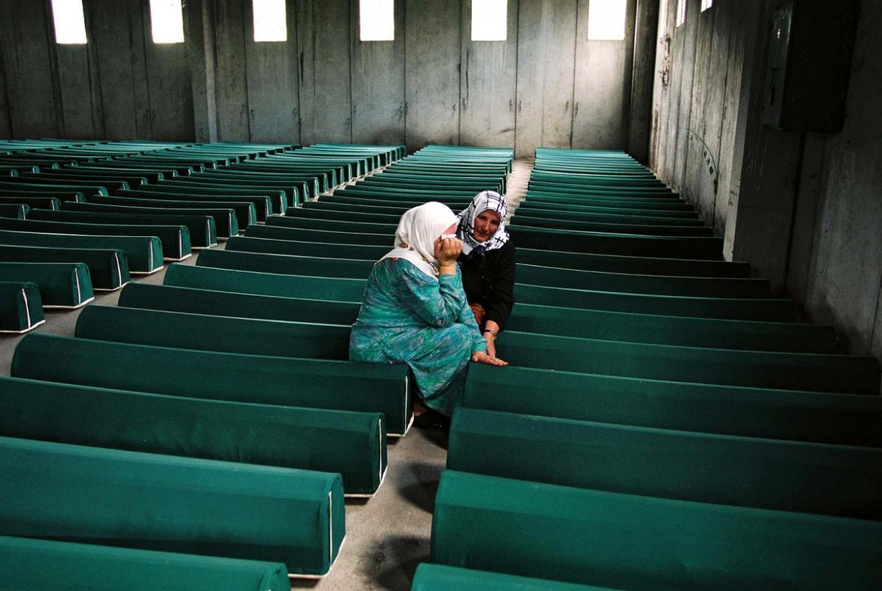 Karadžič je vinný z genocídy v Srebrenici