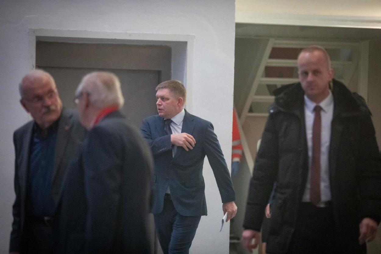 Špeciálny prokurátor Kováčik zrušil obvinenie Robertovi Ficovi