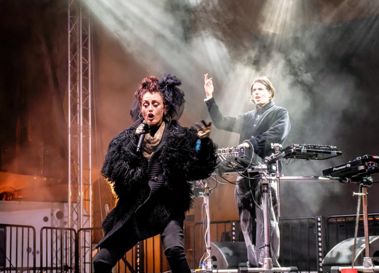 Koncert pre Ukrajinu bol daždivý, ale naliehavý 