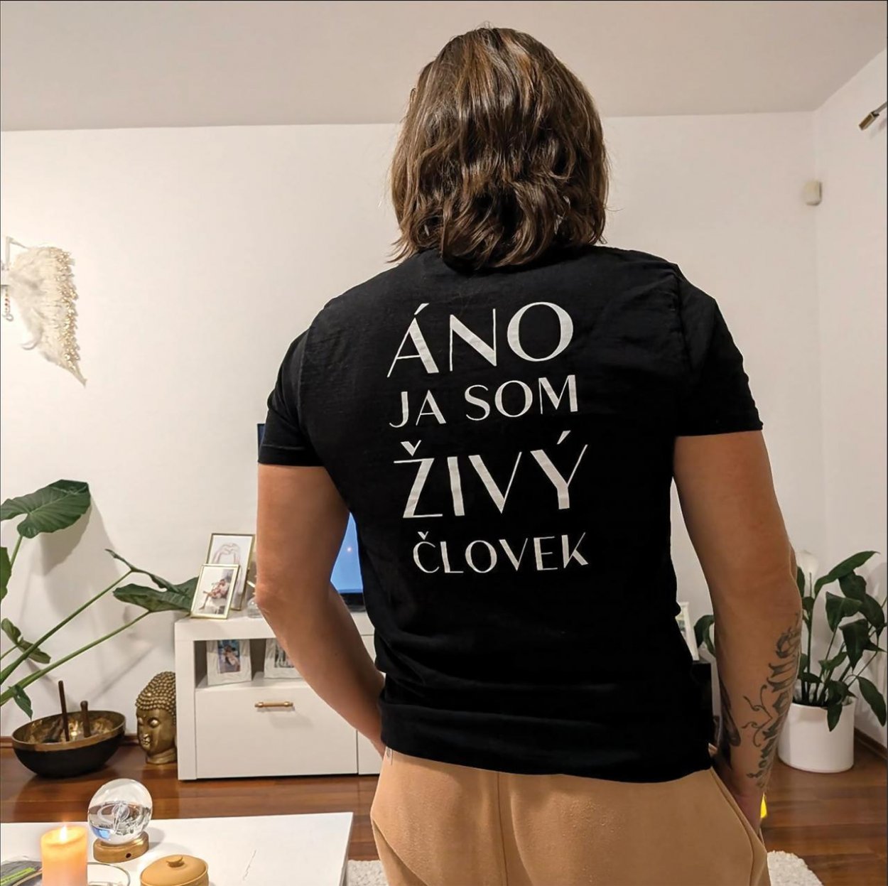 Duchovno-právna sekta Živí ľudia: Keď sa rodný list stáva karmickými okovami